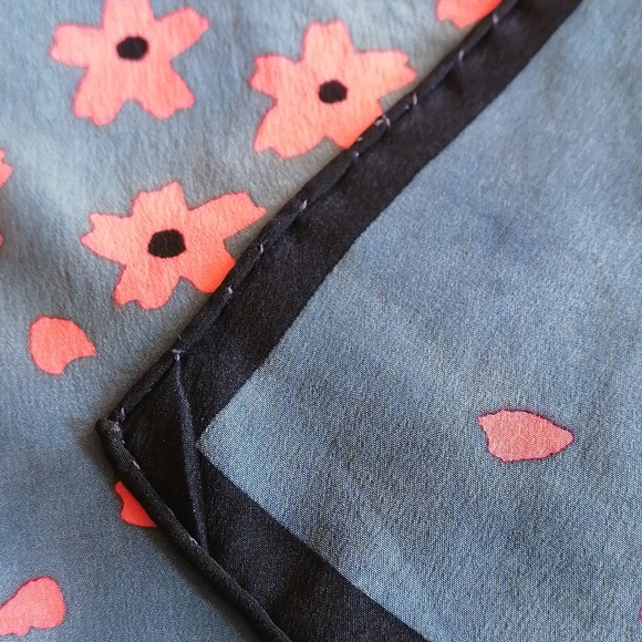 Designer silk scarf - Picture 4 of 6